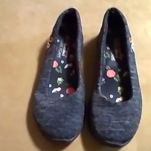 Skechers air cooled memory foam shoes